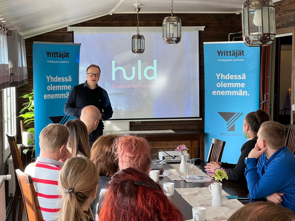 Reisjärven Yrittäjien kevätkokous 10.5.2022. Vierailevana puhujana Huldin toimitusjohtaja Mika Kiljala.